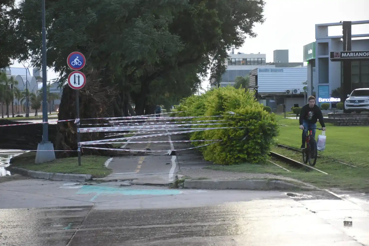 Una fuerte tormenta azotó a la ciudad de Santa Fe durante la madrugada