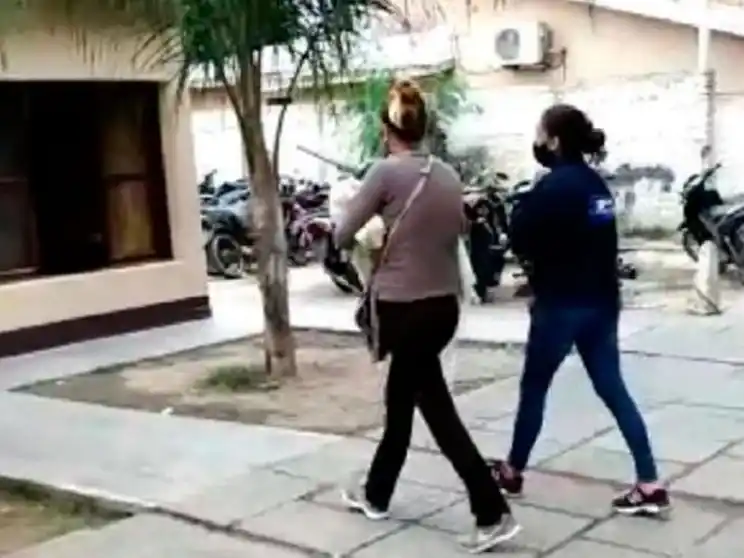 Se grababa golpeando a su propio bebé para vengarse de su ex