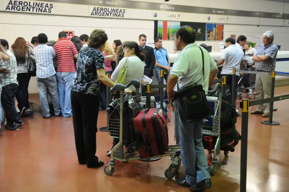Los 32 datos que deben dar a la AFIP quienes viajen al exterior 