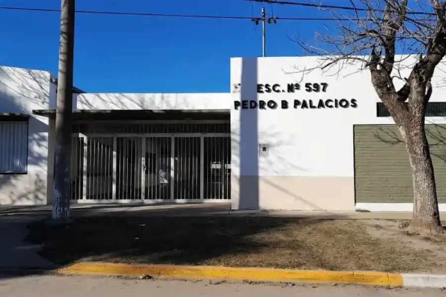 Ingresaron a robar en una escuela de Reconquista y se llevaron desde postres hasta un inodoro
