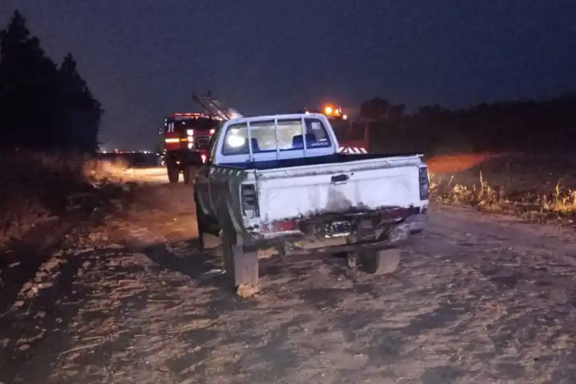 Tensión por el incendio de un camión de basura en la colectora de la autopista Rosario-Córdoba