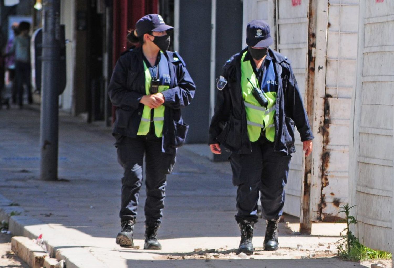 Infraccionaron a tres hombres con Covid-19  que no cumplían con el aislamiento obligatorio