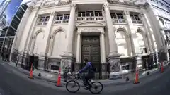 El Banco Central bajó de 133% a 110% la tasa de interés de los plazos fijos