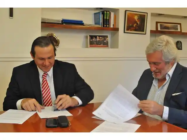 Firman convenio por el Sistema de Boletines Municipales