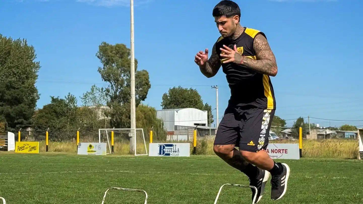 FOTO CLUB SANTAMARINA El azuleño Nicolás Franco es uno de los delanteros de Santamarina.