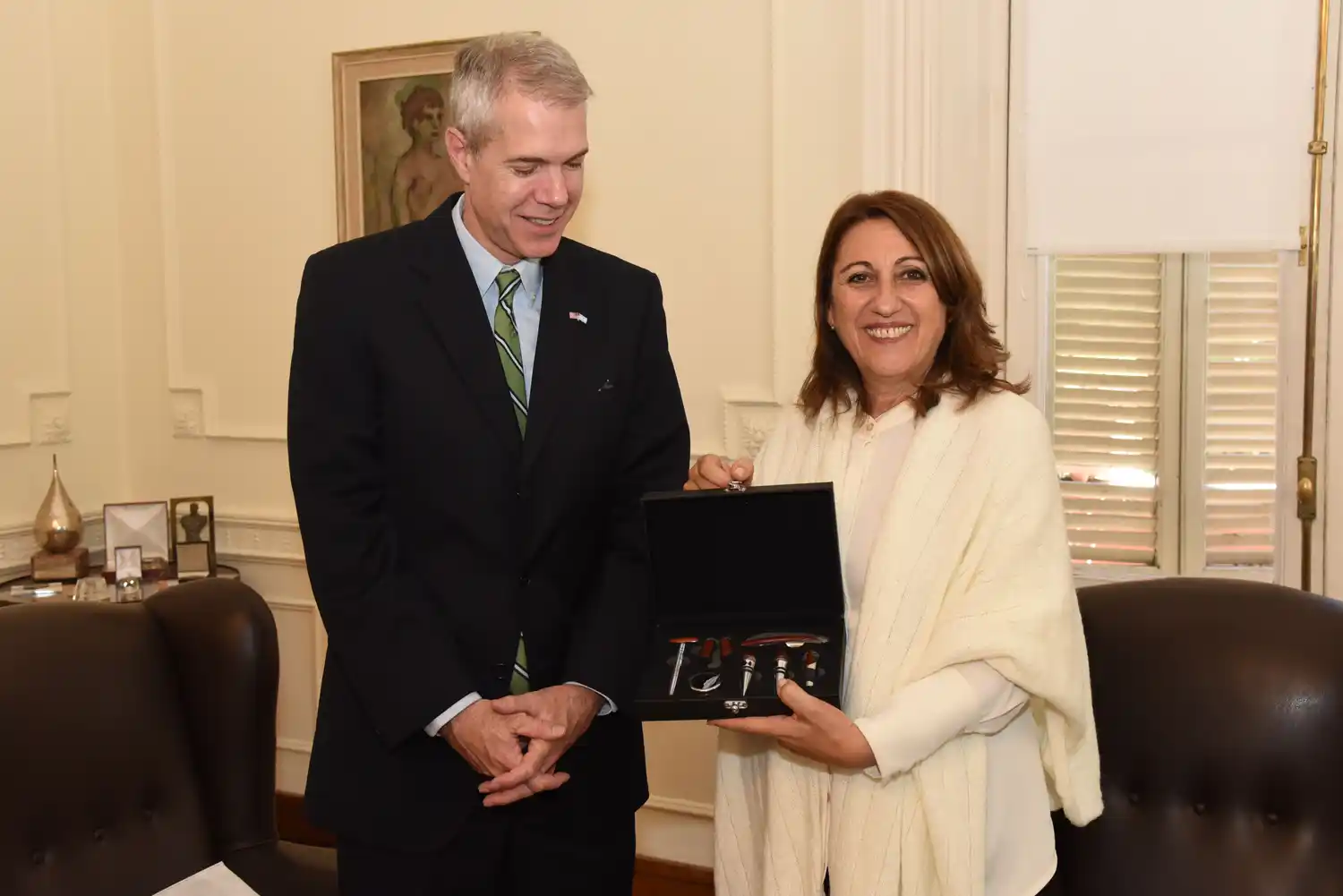 Mónica Fein recibió al cónsul General de Estados Unidos