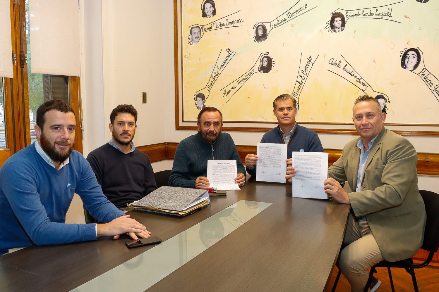 El intendente firmó el contrato de inicio de obra para la construcción de 124 viviendas