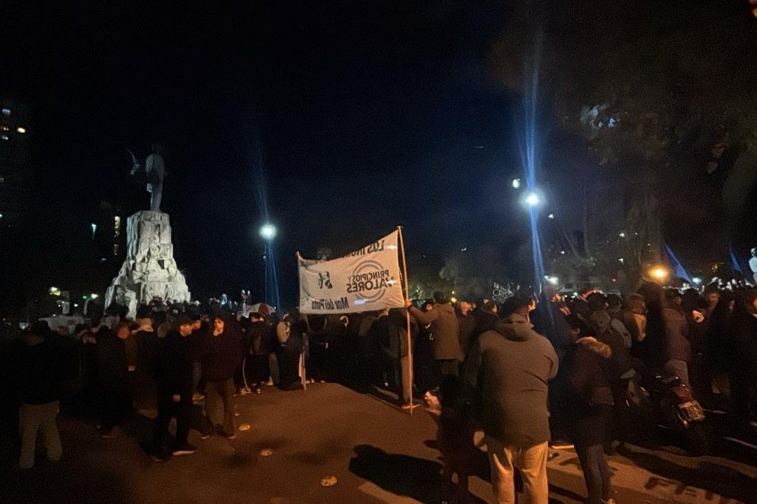 El kirchnerismo se movilizó al monumento a San Martín.