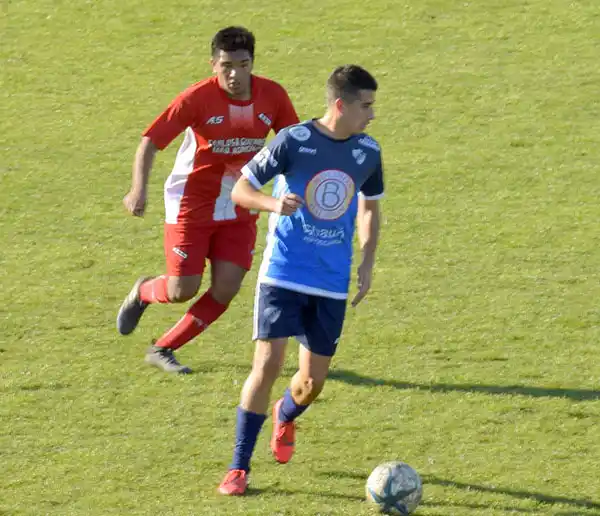 A puro gol y flamante puntero
