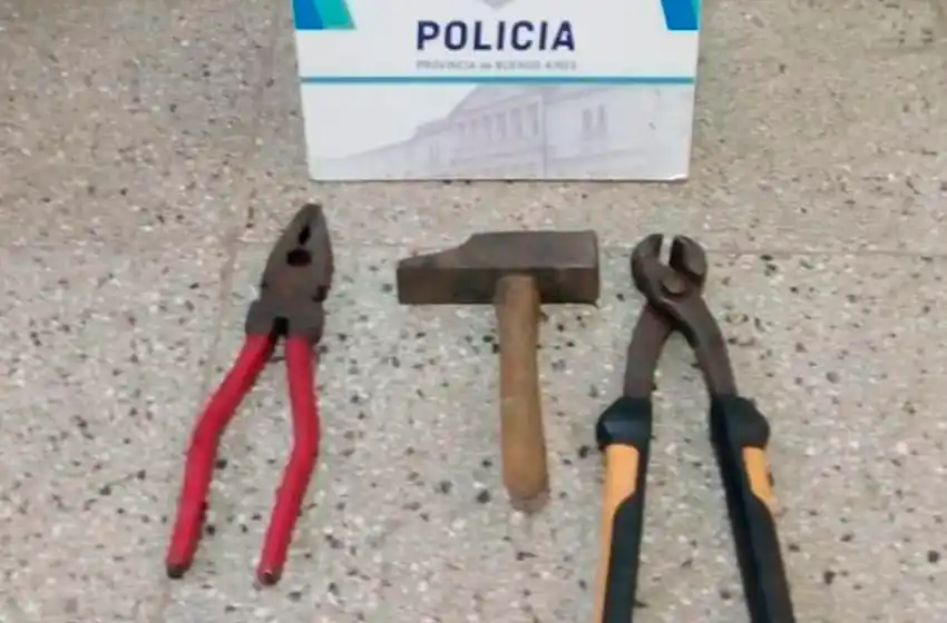 Intentó robar un medidor de agua en bicicleta: fue detenido