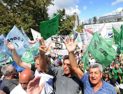 Con fuerte acatamiento, empleados de ATE continúan con la medida de fuerza