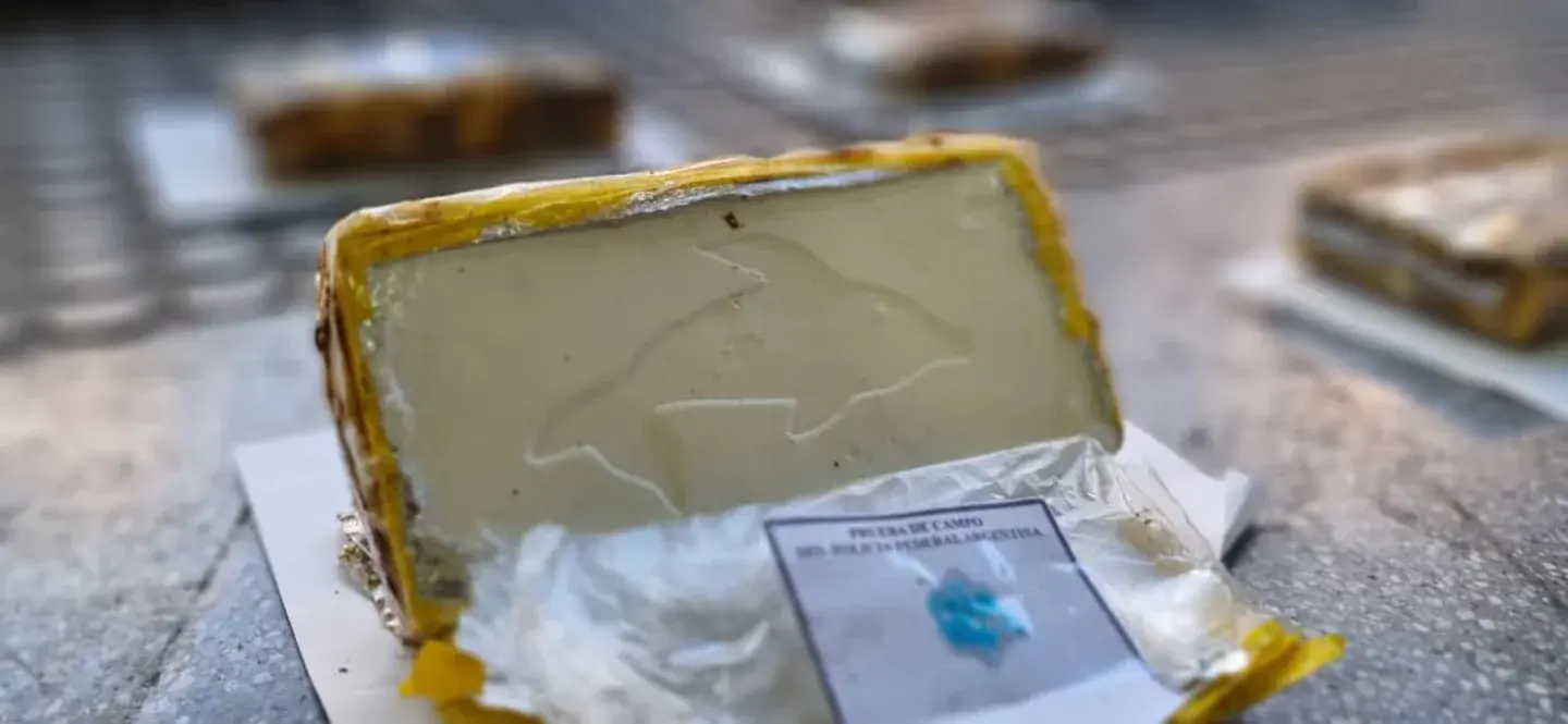 Hallaron 22 kilos de cocaína en la Terminal de Córdoba con el sello del “Patrón del Norte"