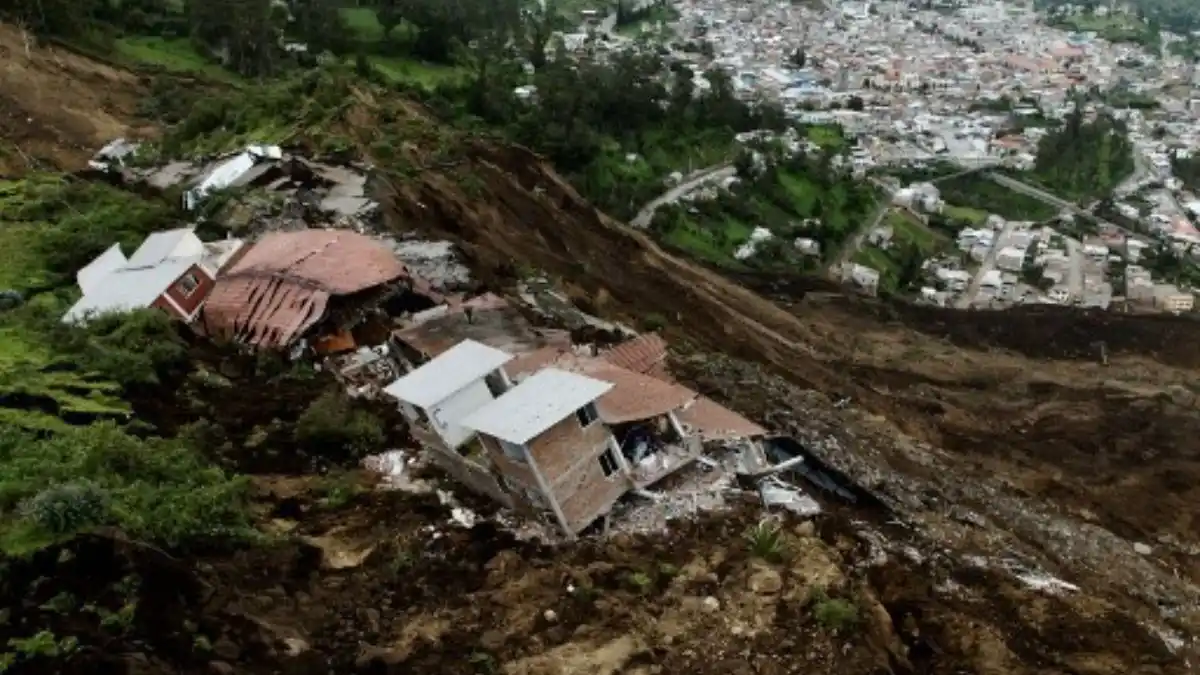 AVALANCHA DE LODO EN ECUADOR DEJA: 7 fallecidos, 23 heridos, 64 desaparecidos y 163 casas afectadas