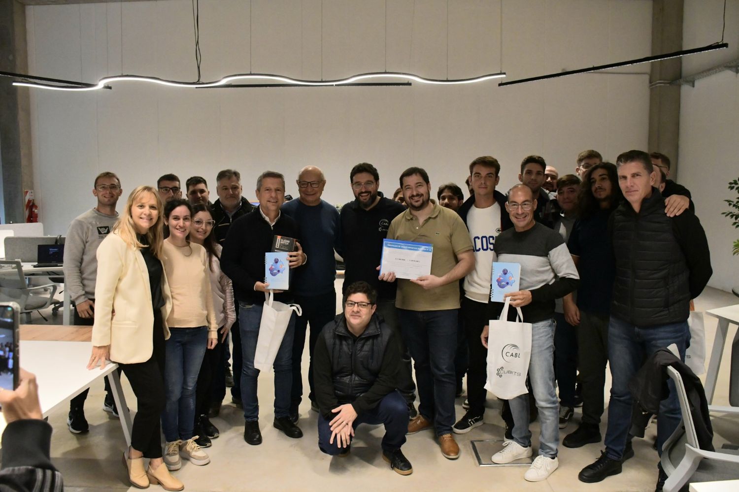 Bernarte recorrió las instalaciones junto a representantes de la firma e integrante de la Agencia Pro Córdoba