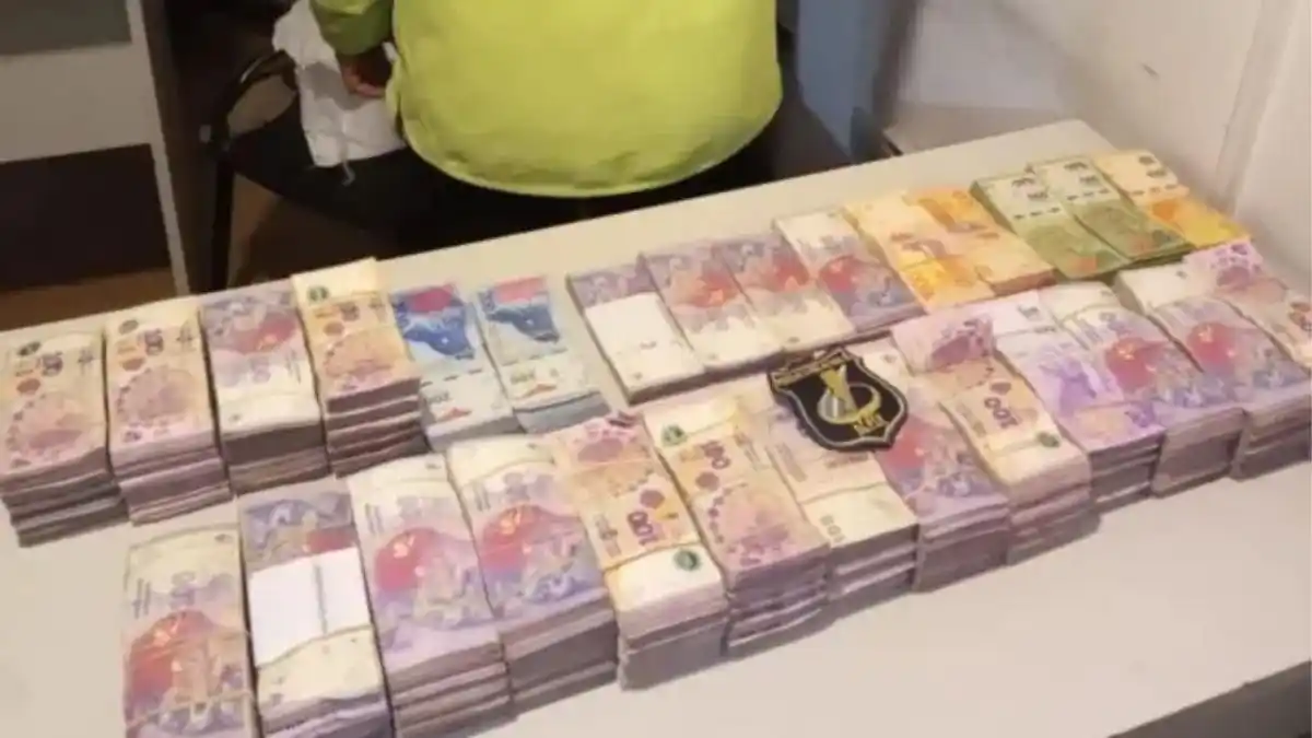 Dos sujetos demorados en la autopista a Santa Fe con una suma millonaria