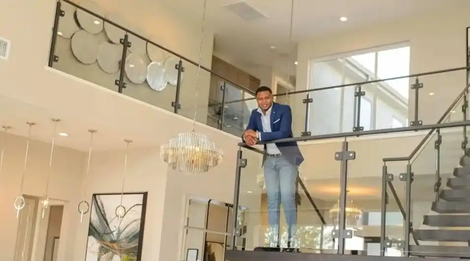 Joven pasó de necesitar planes sociales, a ser millonario: ¿cómo lo logró?