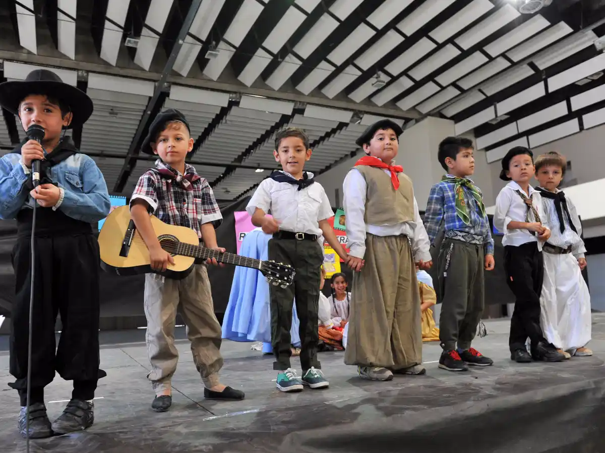 Gauchos y chinitas llenaron de tradición el Superdomo 