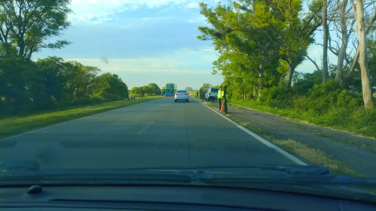 Un colectivo quedó detenido sobre la Ruta Nacional 34 y provocó demoras en el tránsito
