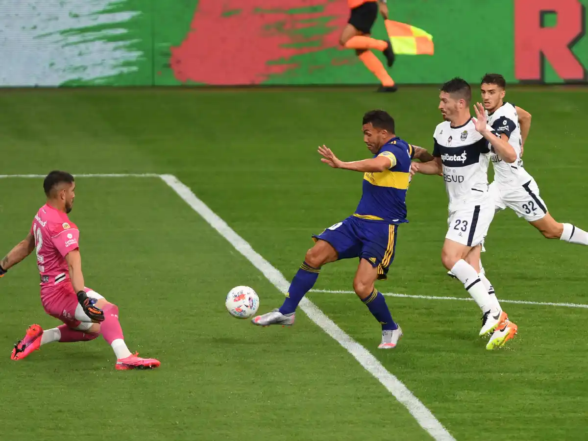 Un flojo Boca  rescató un empate  ante Gimnasia