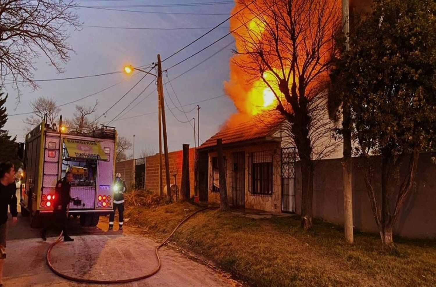 Incendio en el barrio Fortunato de la Plaza