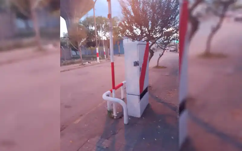 Vecino reclama: “¿Quién autorizó esto?”