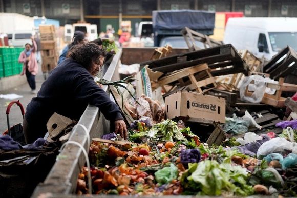 La pobreza alcanzó a 49,9% de los argentinos en el tercer trimestre, según la UCA