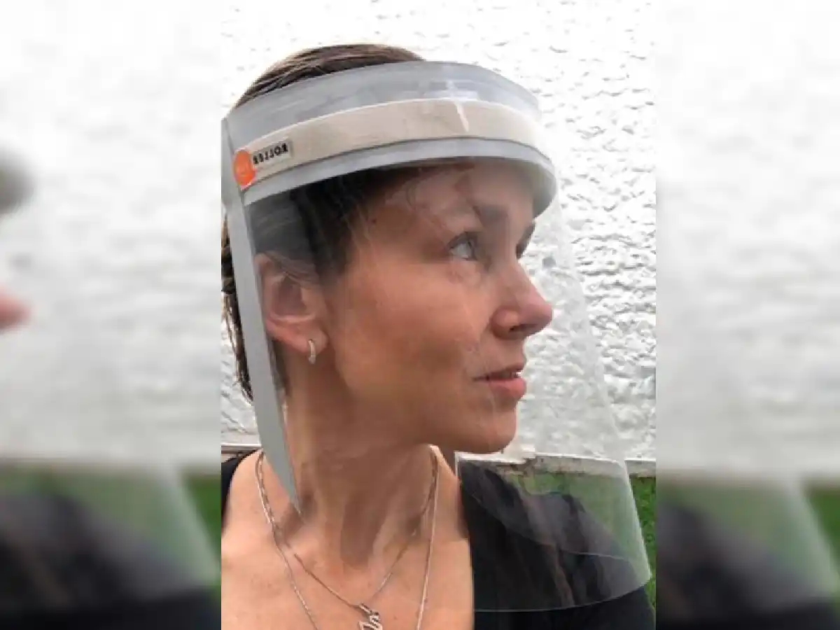 Fabricaba blackout y ahora  máscaras protectoras: se  reinventan para no parar 