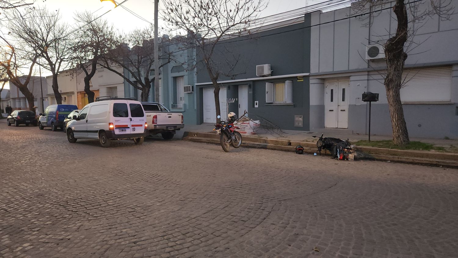 accidente de transito choque moto lamadrid bolivar camioneta policia - 2