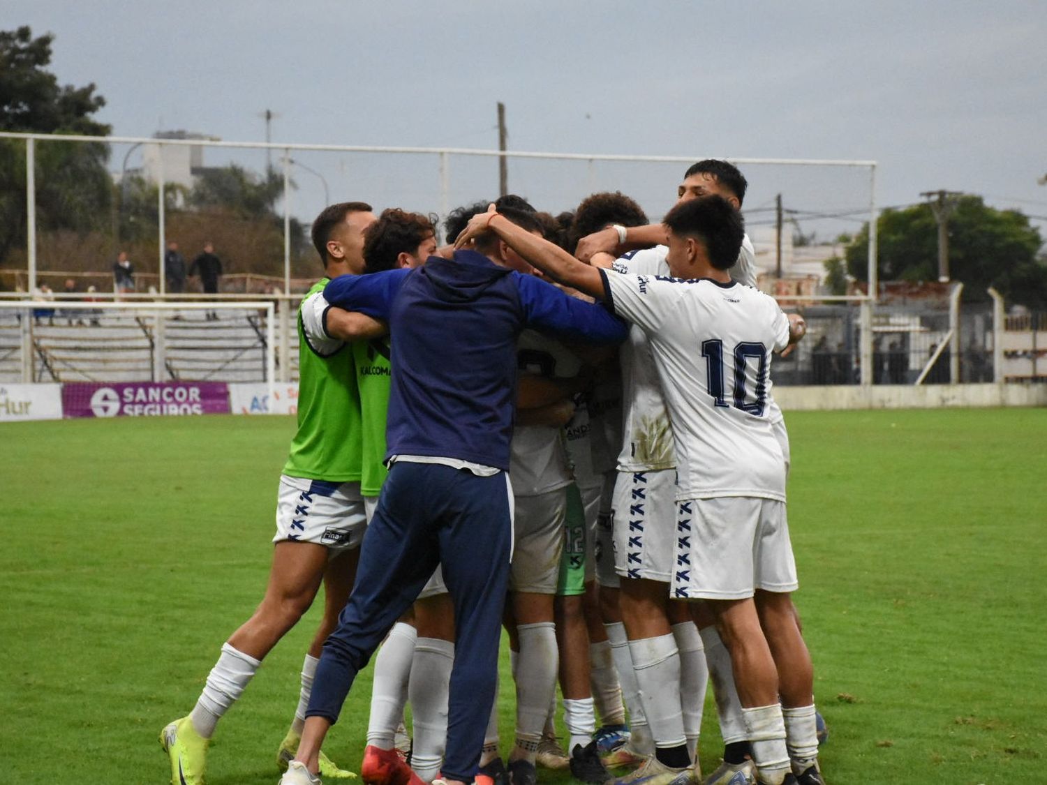 Ben Hur defendió y venció 3-2 a Douglas Haig