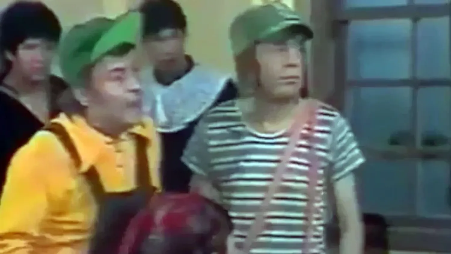 Horacio y Roberto Gómez Bolaños, interpretando a Godínez y el Chavo, respectivamente