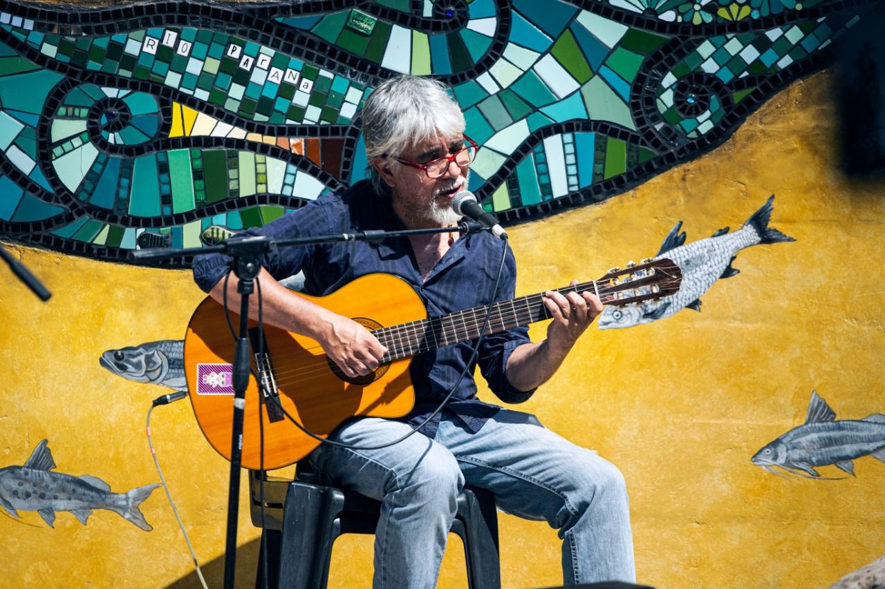 Fabián Miranda cantó en la inauguración de la Escalera de Pescadores. Foto: San Pedro Municipio.