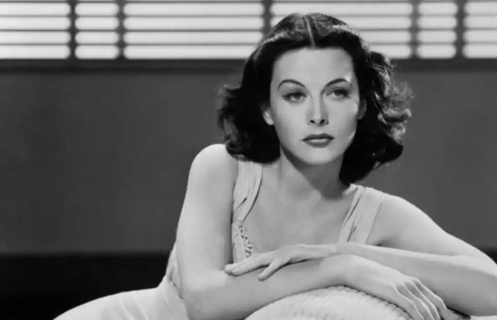 Protagonistas olvidadas: Hedy Lamarr, la autora de la tecnología en la que se basa el wifi, GPS y bluetooth