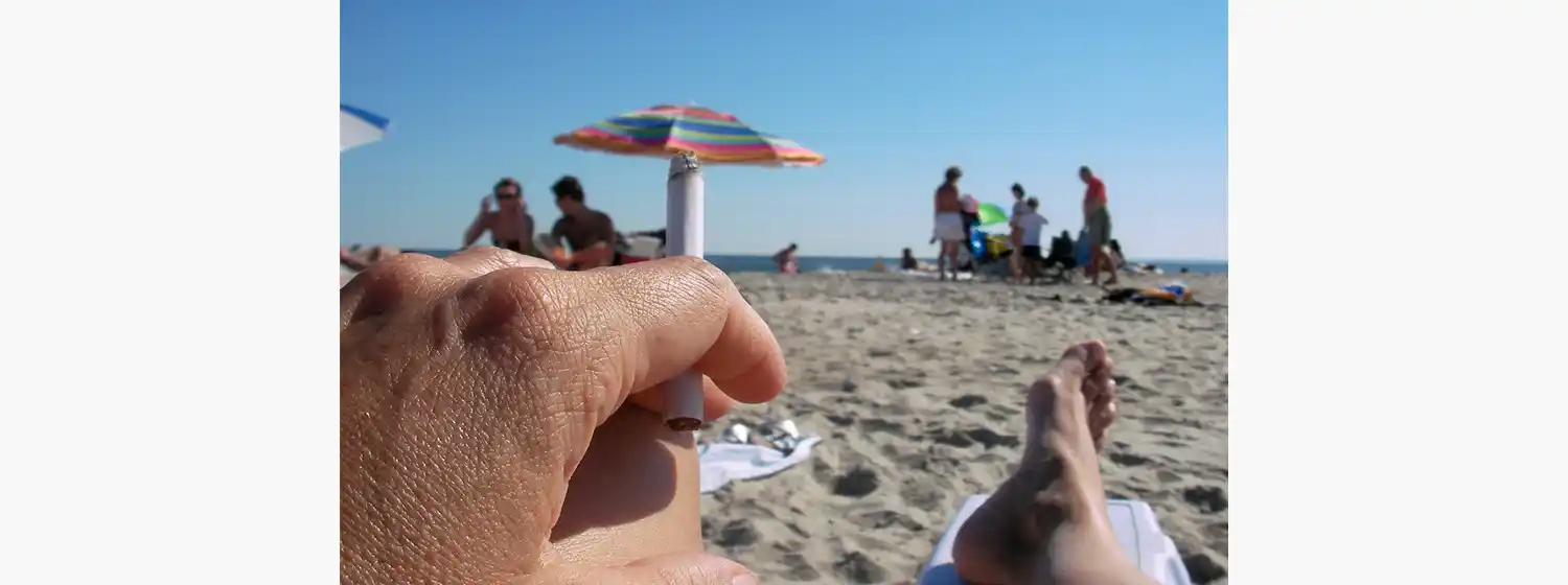 Mar del Plata “libre de humo”: multas de hasta $ 62.000 a quienes fumen en balnearios