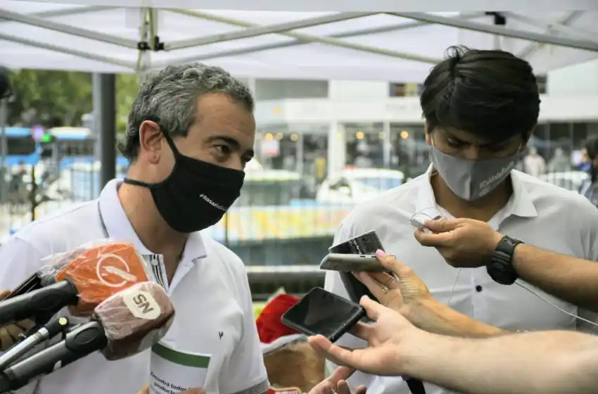 Javkin: «No me puedo meter en las casas a decirle a la gente que no comparta el vaso o use el barbijo»