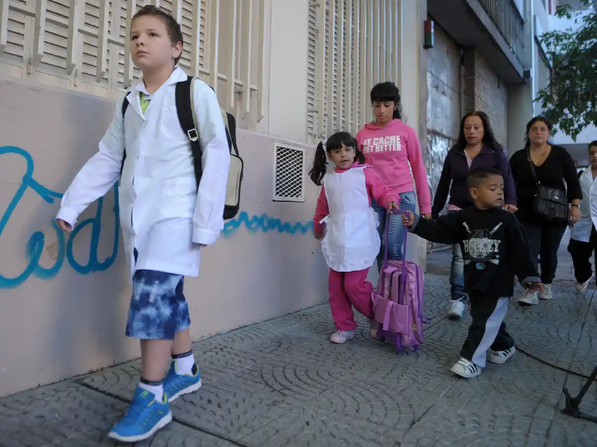 Para pasar de año o grado, los alumnos deberán tener aprobado el 70% de los contenidos curriculares