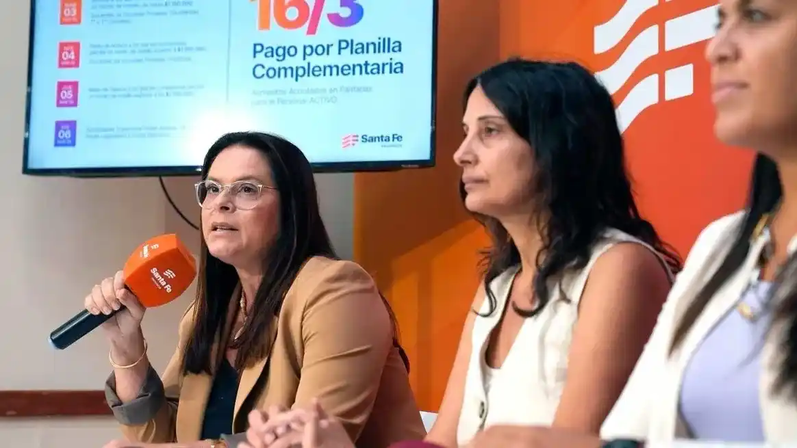 Etchevarria, Azario y Gallo Ambrosis dieron los detalles de la medida.