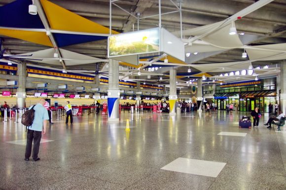 El gobierno de Barbados reevaluará el proceso de concesión del aeropuerto Grantley Adams