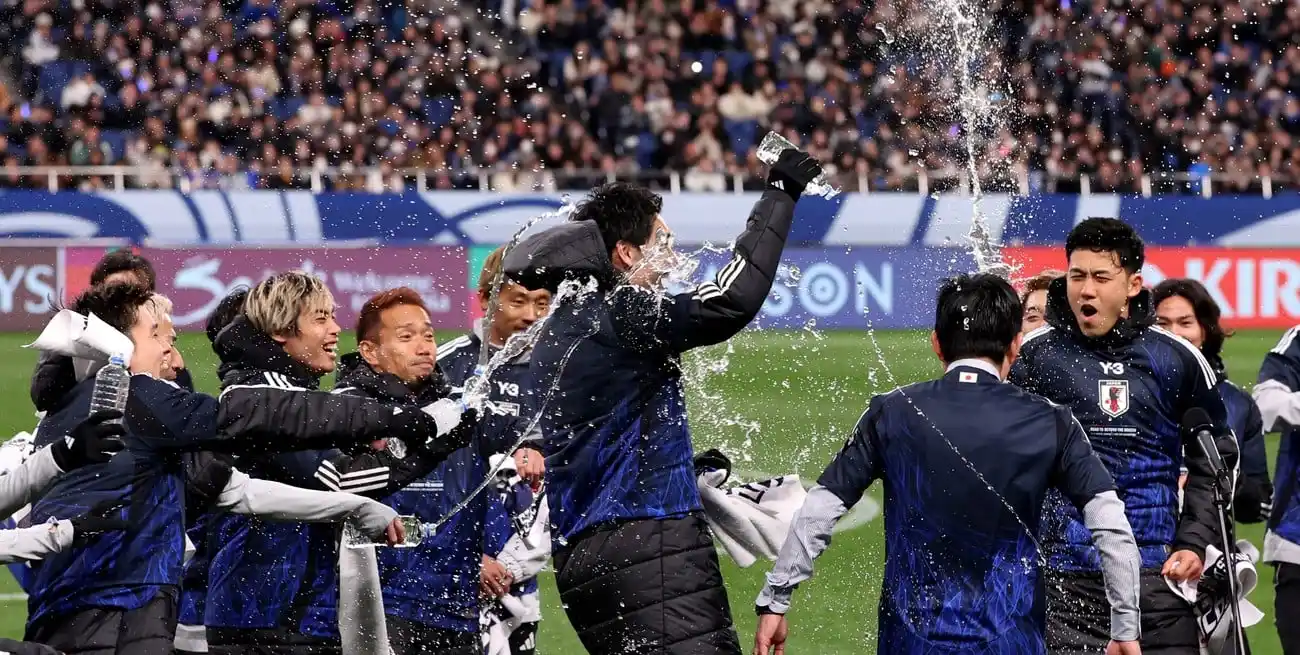 Los festejos de los japoneses este jueves. Crédito: Kim Kyung-Hoon/Reuters