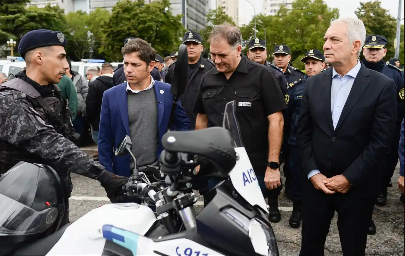 Kicillof junto a Javier Alonso y Julio Alak.