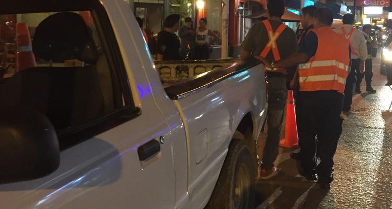 Intentaron fugarse de un control de tránsito, cayeron de la moto y acabaron con lesiones