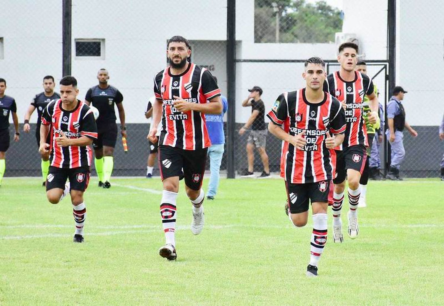 Defensores y Mitre igualaron
sin goles en la primera final