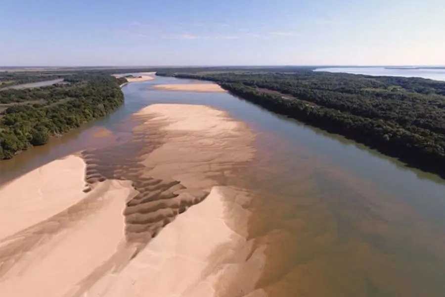 VIDEO | Los extensos bancos de arena donde antes había agua frente a Paraná