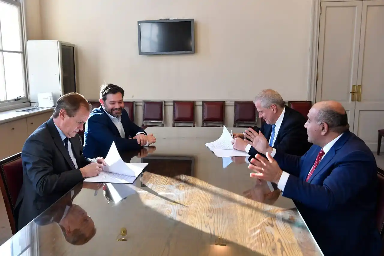 Bordet firmó el convenio para la ampliación de jornada en escuelas primarias de Entre Ríos