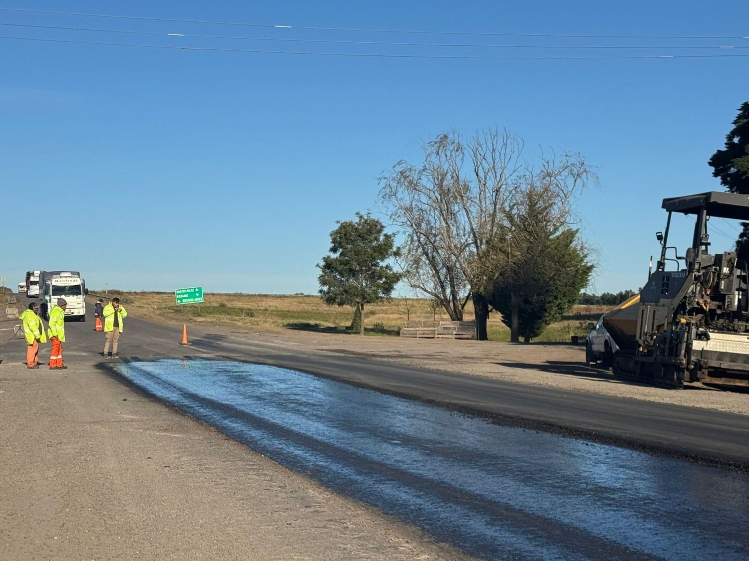 Ruta 1001: colocan la última carpeta asfáltica de la obra de repavimentación
