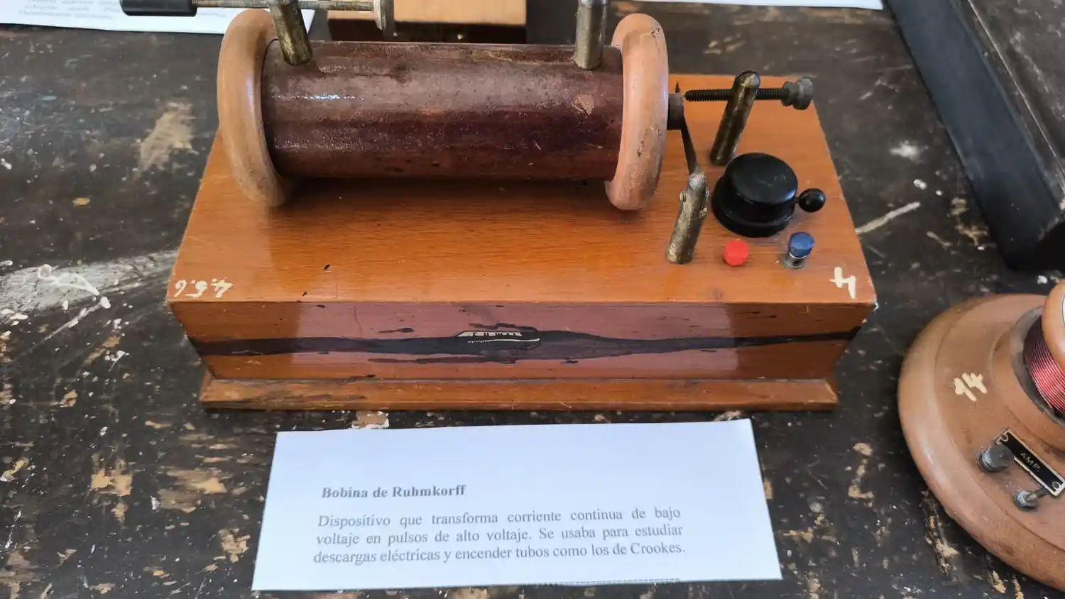 La Escuela Normal inauguró la muestra  “Aquel laboratorio de ayer”