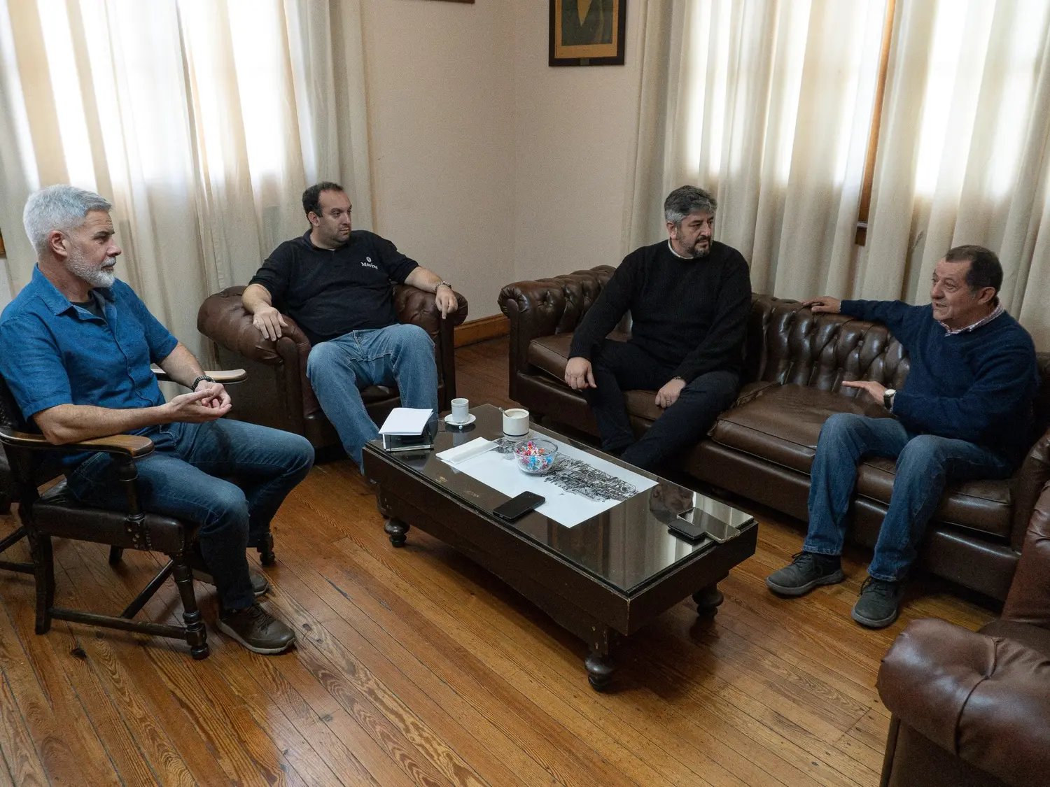 Autoridades municipales juarenses reunidas con representantes de la harinera Morixe