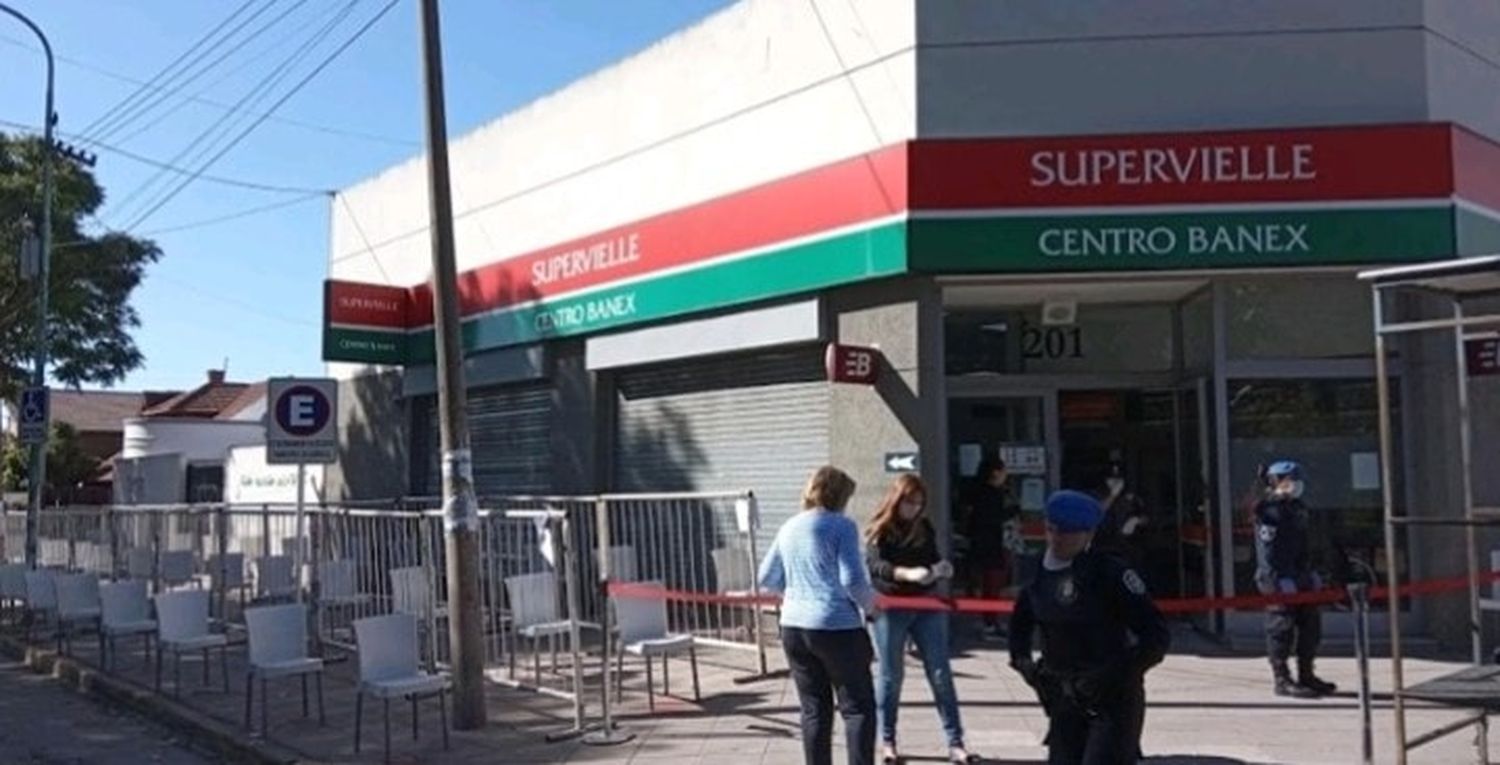 Florencio Varela: Murió un abuelo mientras hacía la cola del banco Supervielle intentando cobrar su jubilación