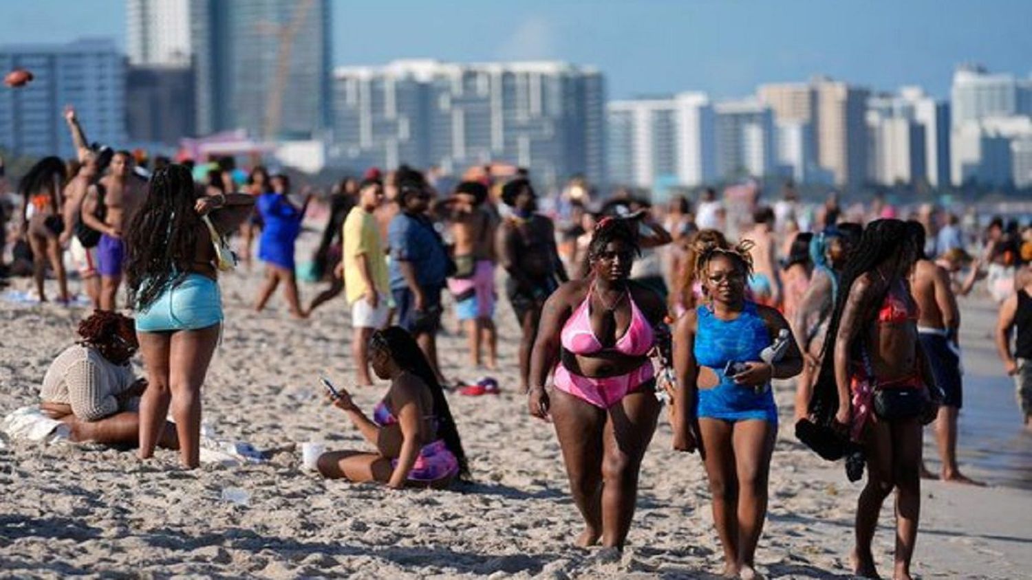 TOQUE DE QUEDA EN MIAMI: el «Spring break» es la causa de esta inusual medida