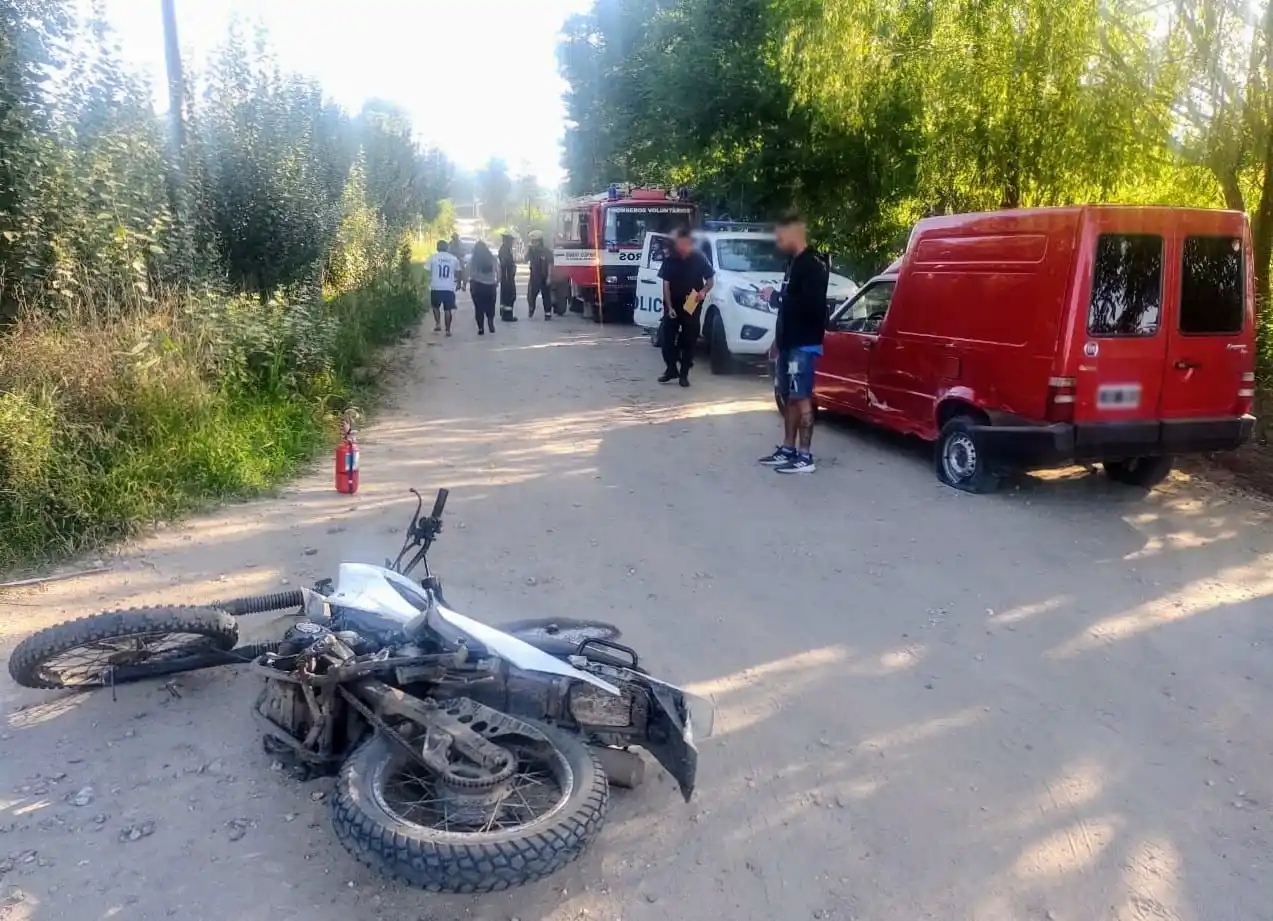 El motociclista fue trasladado con fractura en su pierna derecha.