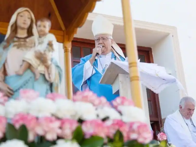 Con gran convocatoria de fieles, Villa del Rosario celebró a su Santa Patrona, la Virgen del Rosario